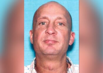 اتهام ضابط شرطة في ديترويت بالعنف المنزلي بعد أن هدد بإعدام زوجته