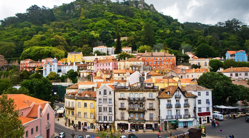 4 وجهات سياحية في أوروبا يمكن الأمريكيين السفر إليها خلال الشتاء دون إنفاق الكثير من المال