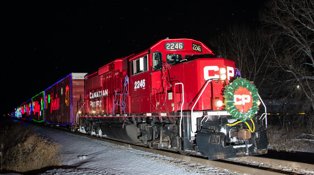 موعد مرور قطار الأعياد المضيء عبر مترو ديترويت خلال جولته لعام 2024