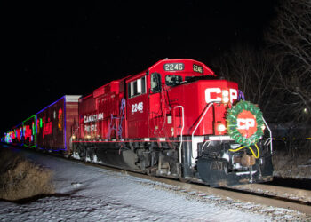 موعد مرور قطار الأعياد المضيء عبر مترو ديترويت خلال جولته لعام 2024