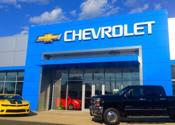 استدعاء أكثر من 132 ألف شاحنة Chevrolet وGMC بسبب مشكلة في الباب الخلفي