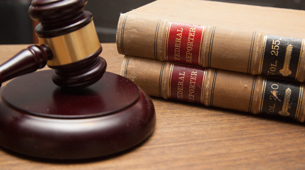 ما هي القوانين التي تحمي الأطفال من الصور المزيفة التي تم إنشاؤها بواسطة الذكاء الاصطناعي؟