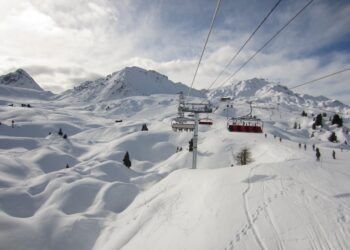 افتتاح تلة التزلج على الثلج في منتزه مقاطعة Hawk Island