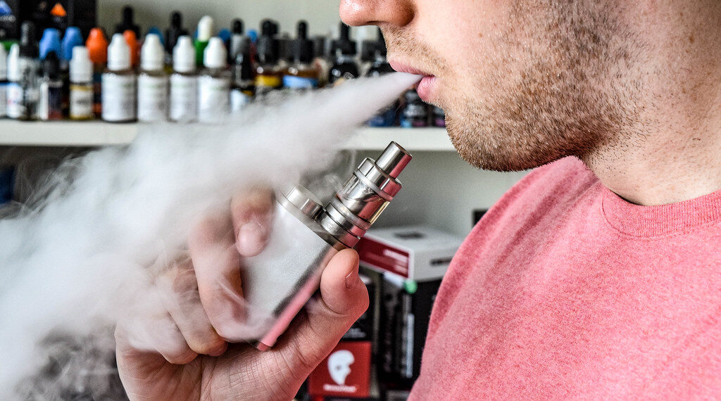 مدارس Dearborn تكافح أزمة السجائر الإلكترونية باستخدام أجهزة كشف عالية التقنية