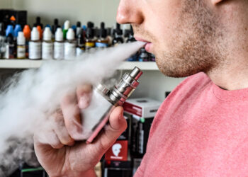 مدارس Dearborn تكافح أزمة السجائر الإلكترونية باستخدام أجهزة كشف عالية التقنية