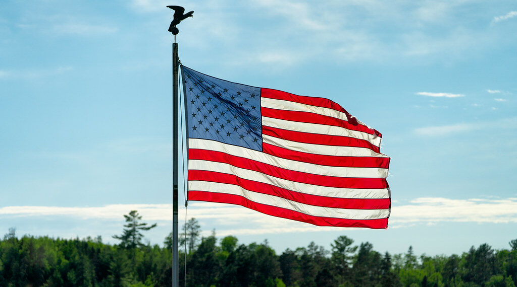 بايدن يحظر التنقيب عن النفط والغاز في معظم المياه الفيدرالية.. وترامب يتعهد بإلغائه فور توليه السلطة