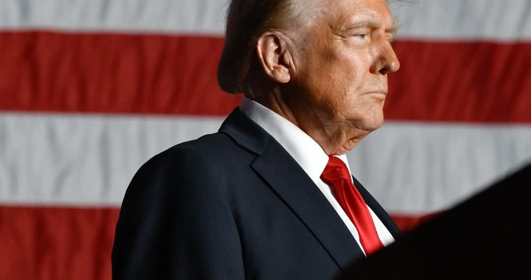 ترامب يهدد بفرض تعريفات ويحث على تصنيع المنتجات داخل أمريكا