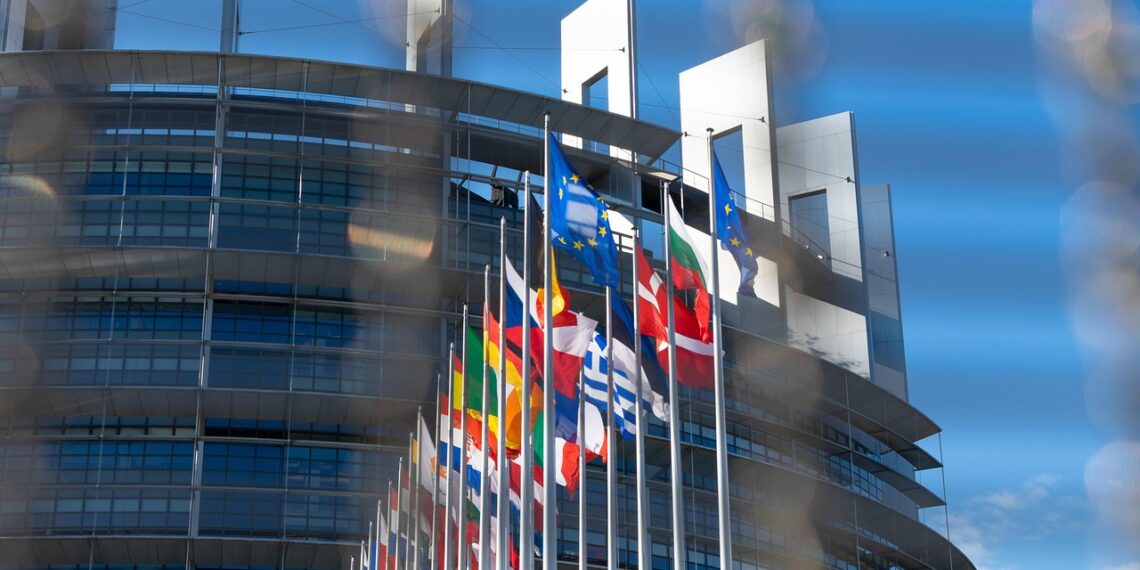 دول أوروبية تسمح للأمريكيين بالبقاء فيها لمدة عام كامل دون حاجة إلى تأشيرة