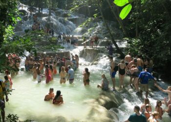 الحكومة الكندية تحذر من السفر إلى 5 وجهات دولية مشهورة